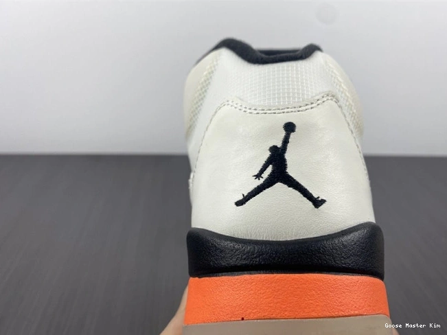Orange Jordan DC1060-100 5 Retro Total 0724